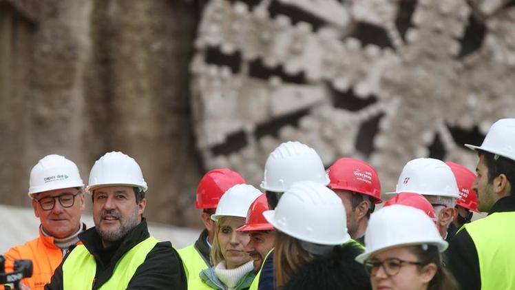 <p>Matteo Salvini in visita al cantiere alta velocita di Lonato (foto Only Crew)</p>
