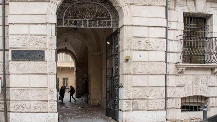 2017-11-28_Mantova, Via Poma.Attesa uscita del sindaco Mattia Palazzi in tribunale.Photo:©StefanoSaccani2017