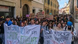 20240419 / / Mantova / manifestazione studenti da piazzale Gramsci a piazza Martiri, - Photo Nicola Saccani