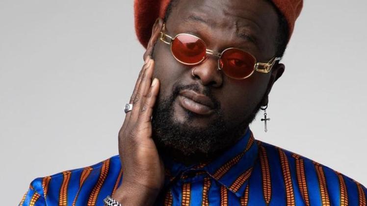 Martedì al Chiringuito torna Oltrecultura con il rapper Tommy Kuti