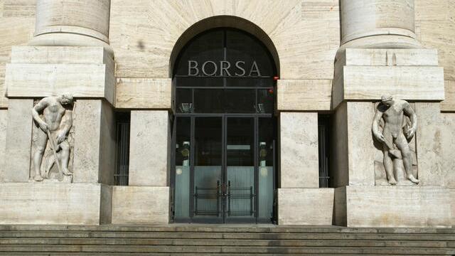Borsa: Milano chiude a -0,10% con Stm, bene Tim con rilancio Poste
